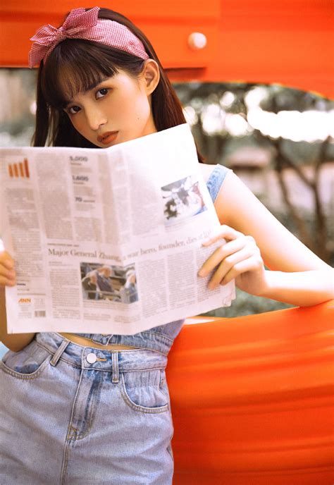 久久香蕉网站如春风拂面绽放金黄芬芳，邀您徜徉诗意果园中品味人生甜蜜无限梦想永驻心间。